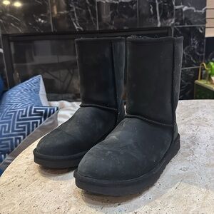 UGG Size 8 Classic Short sheepskin Black Boots